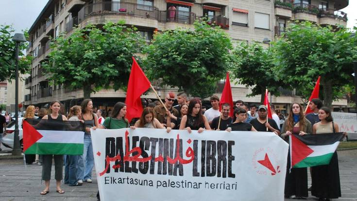 Gerrari eta faxismoari hortzak erakutsi dizkiote gazteek