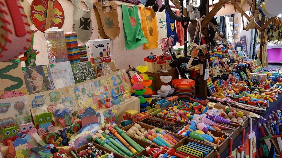 Sanpedroetan eta santelmoetan kaleko salmenta postuak jartzeko eskaera epea, zabalik