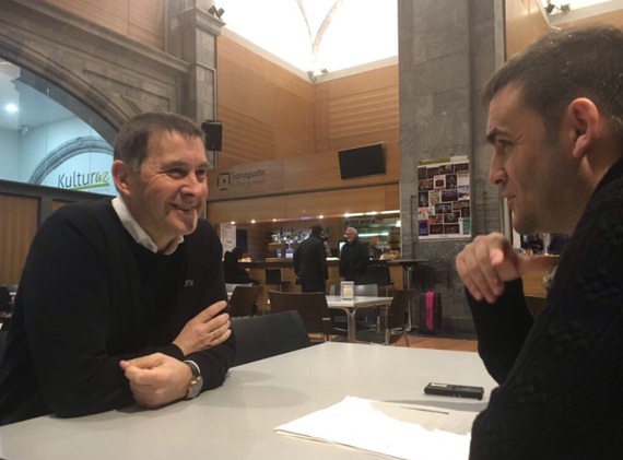 Hara! Arnaldo Otegi Sanagustin kulturgunean izan da