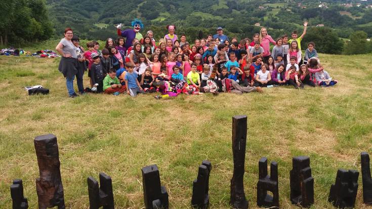 Gorritiren cromlechen inaugurazioan parte hartu dute Ikastolako 80 umek