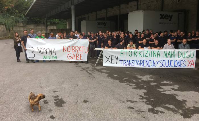 Enpresari gardentasuna eta Jaurlaritzari inplikazioa eskatu diete Xeyko langileek