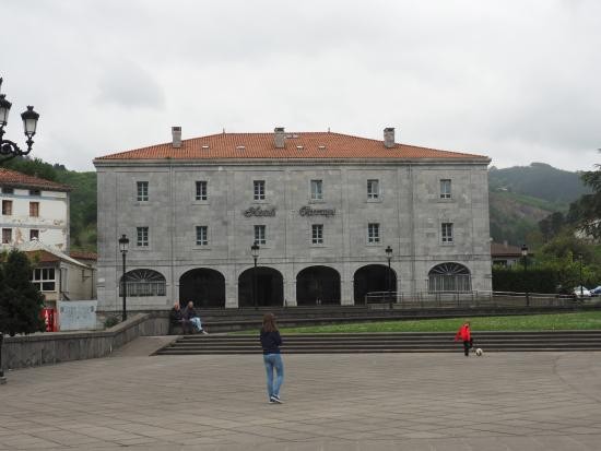 Arrupe hotel baten izena baino gehiago da
