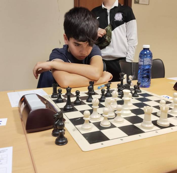 Gaztetxoak, oporretan ere xakean