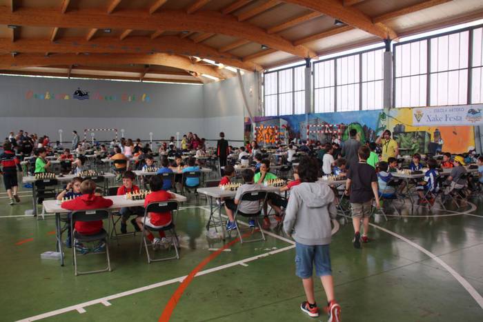 Arratsaldean jarraituko du I. Eskolarteko Xake Festak