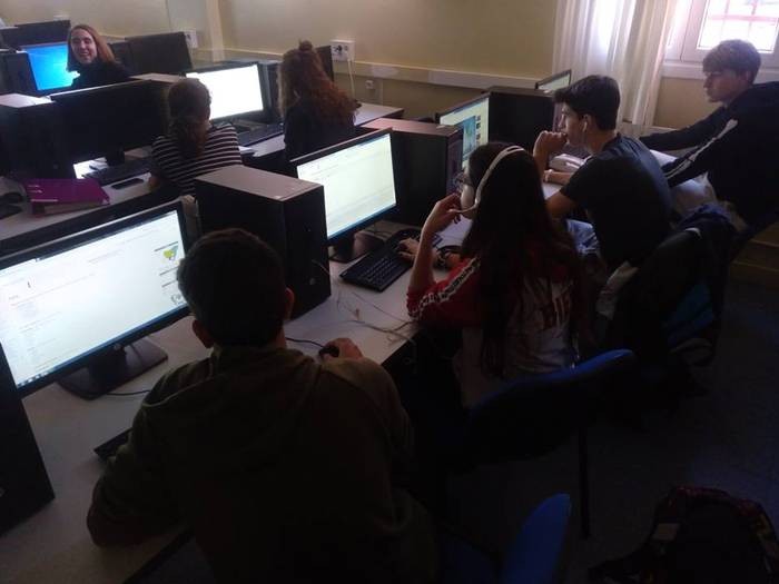 Txikipedia proiektuaren barruan hegaztien artikuluak osatu dituzte Zumaiako Institutuko ikasleek
