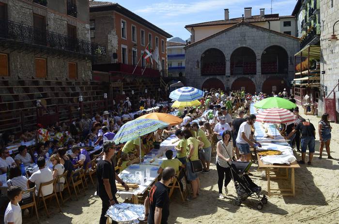 Astelehenerako deitu du festetako paella bazkariaren gaineko bilera Zestoako Udalak