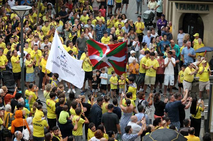 Arraunlariei harrera berezia egingo diete iluntzean