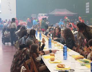 Asteazken honetan jarriko dituzte salgai inauterietako herri bazkariko txartelak