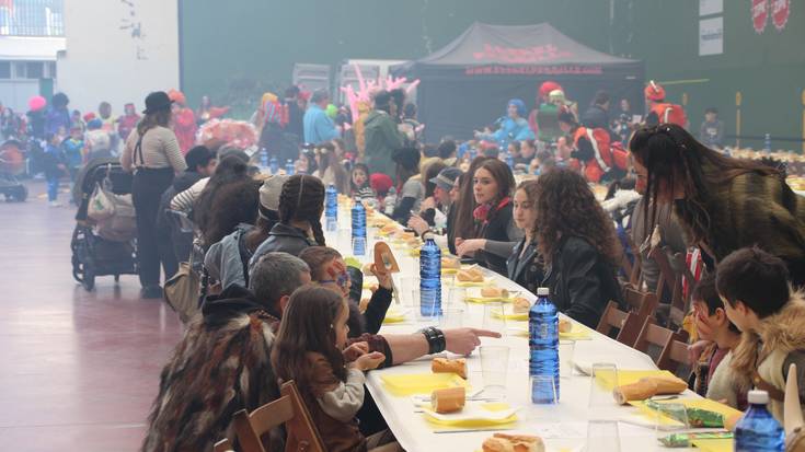 Asteazken honetan jarriko dituzte salgai Inauterietako herri bazkariko txartelak