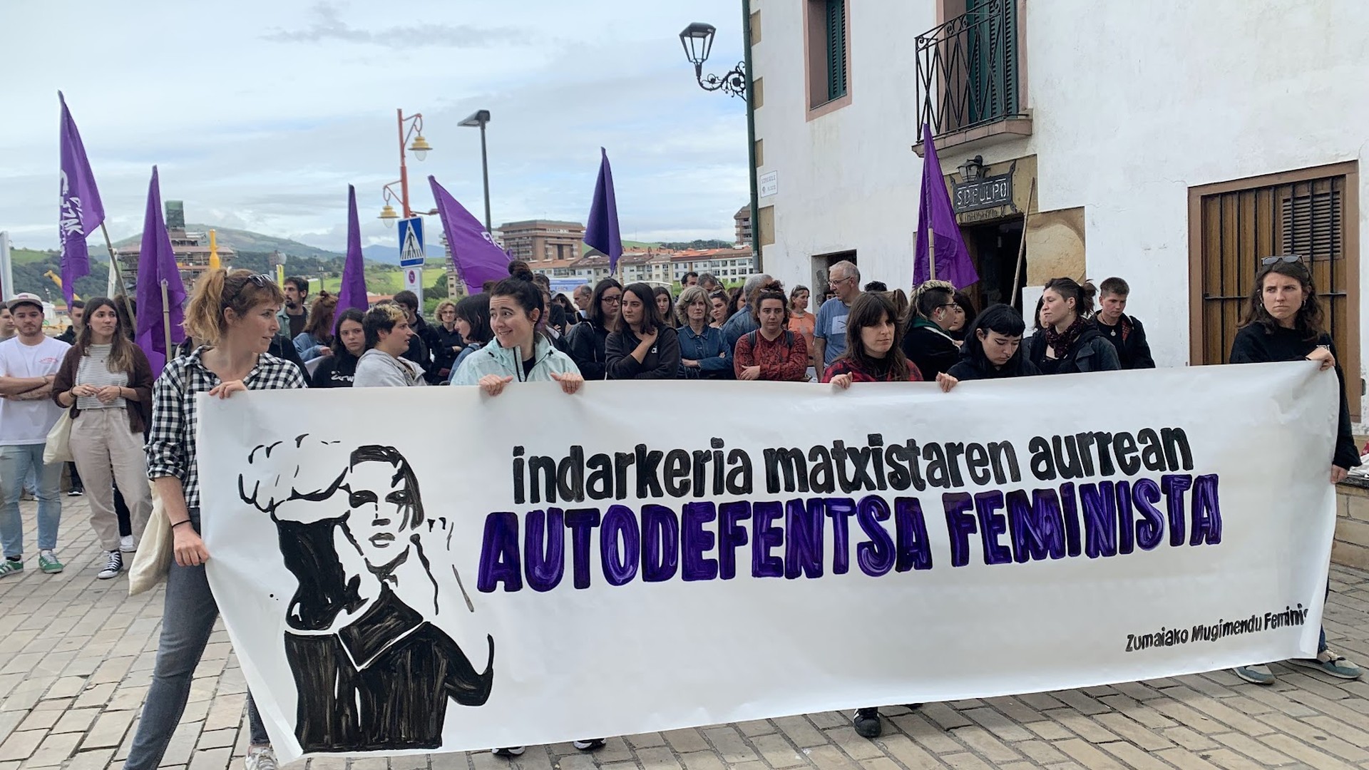 Hiru gizonek egindako erasoa salatu du adin txikiko batek eta manifestazioa deitu du Zumaiako Mugimendu Feministak