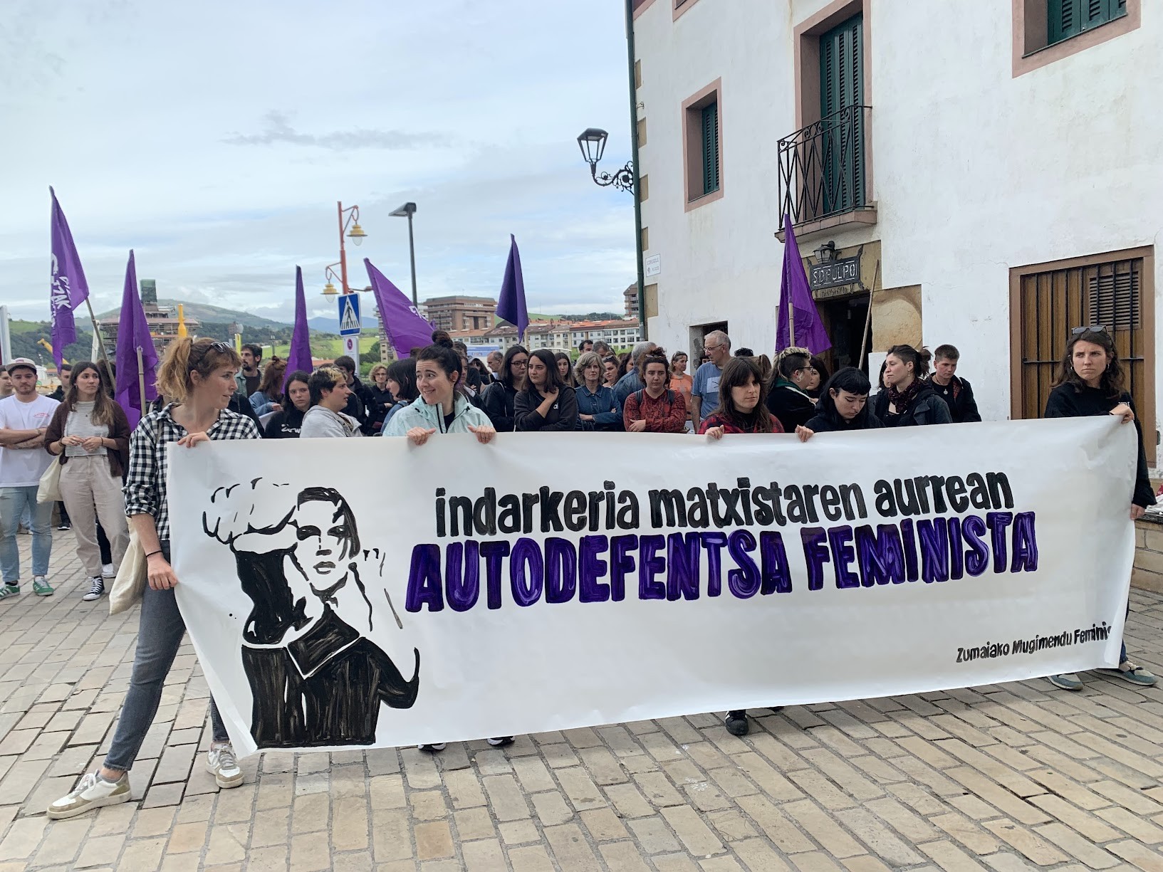 Hiru gizonek egindako erasoa salatu du adin txikiko batek eta manifestazioa deitu du Zumaiako Mugimendu Feministak