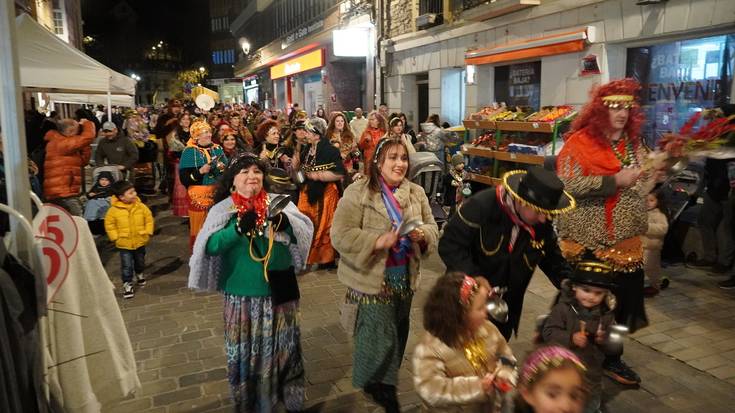 Zartaginen tintin hotsak entzun dira herriko kaleetan