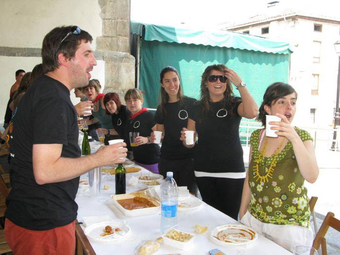 Sanjoanetako sua baino lehen piztuko dute festa Urrestillan