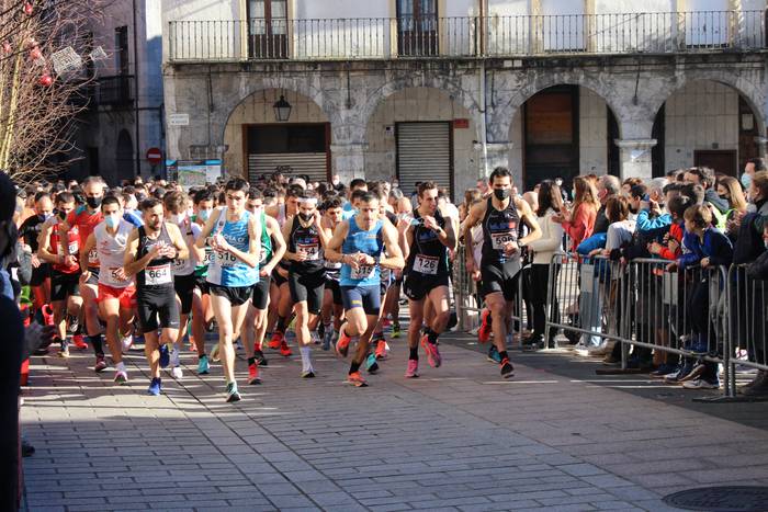 Julen Ozaetak eta Maite Etxezarretak irabazi dute Azpeitiko XX. San Silvestre lasterketa
