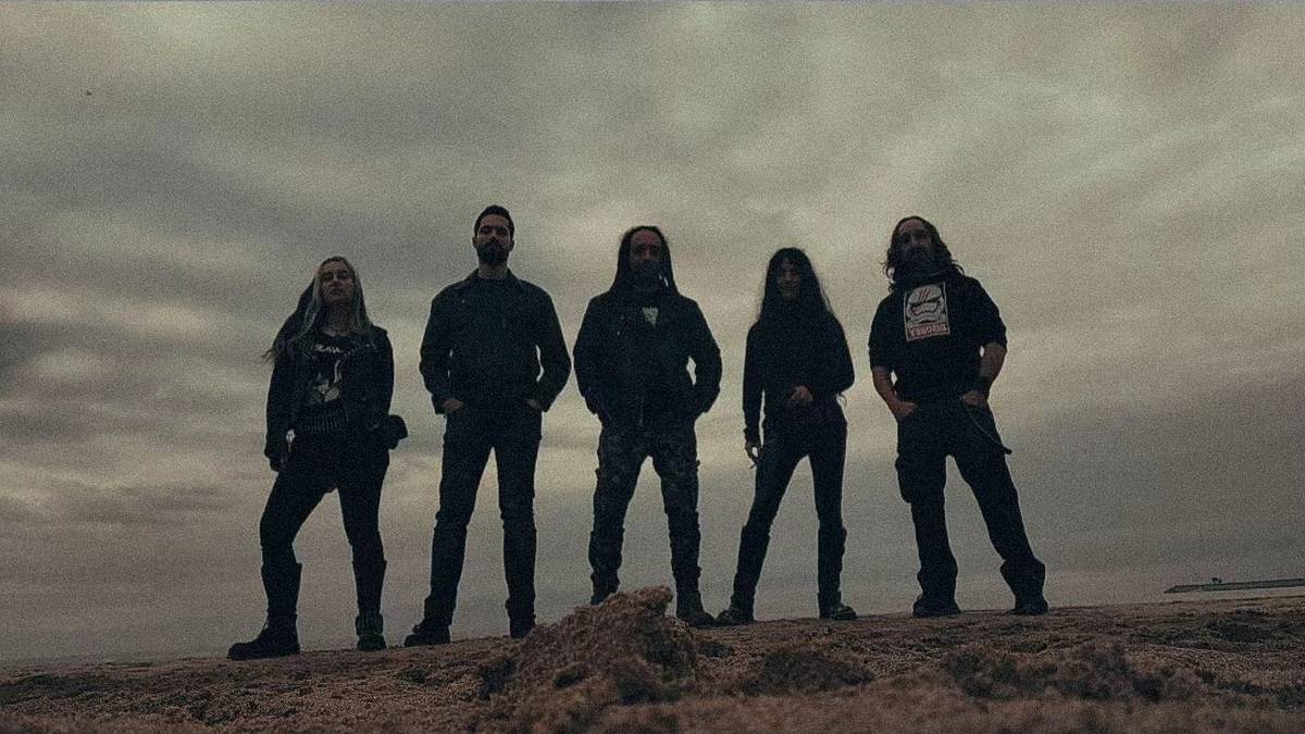 Dystopian Omen taldea, bihar Hiruputzun