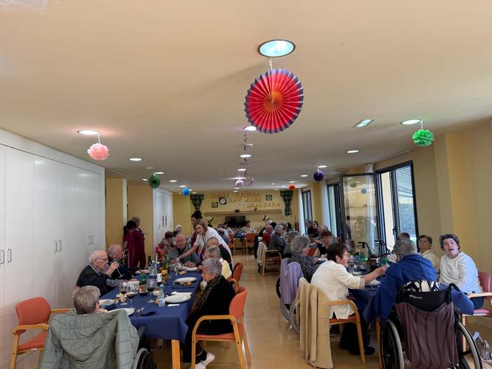 Boluntarioen bazkaria, San Jose egoitzako astearen ekuatorean