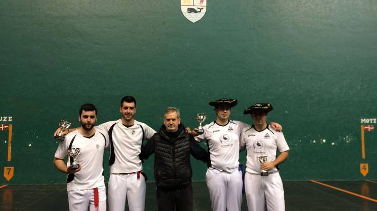 Gaztelekuk irabazi du Zarautzen kontrako finala