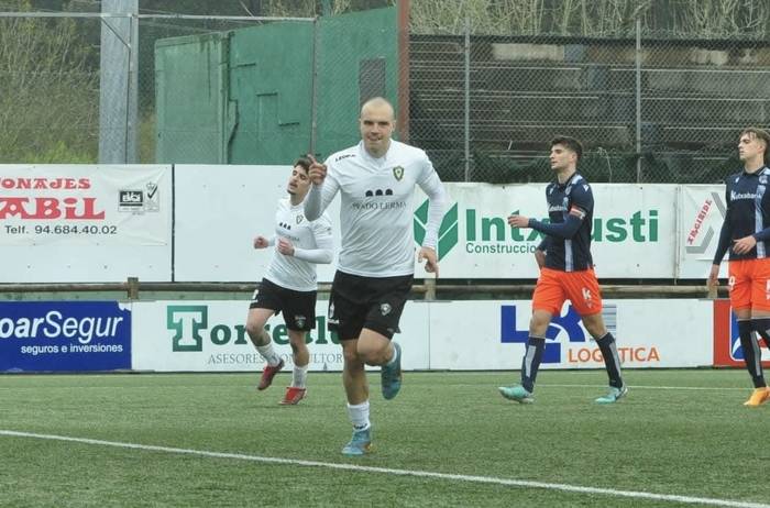 Mikel Arzalluz futbolariak Amorebietan jokatuko du datozen bi denboraldietan