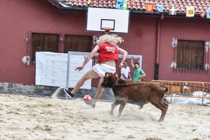 Kuadrillen arteko saltsa nagusi, Arroabeko Karmenetan