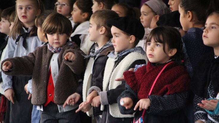 Gabon kanta berriei oleska