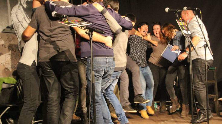 Zintzarri hotsak entzuten dira