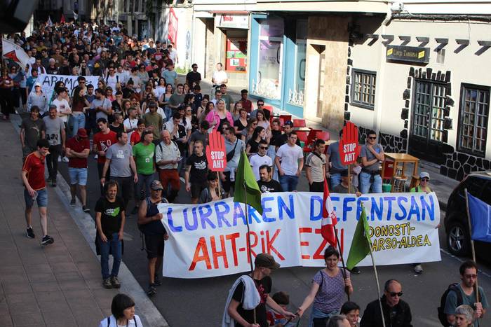 'Non dago udalaren gardentasuna?' lelopean, elkarretaratzea deitu du Sañu Bizirikek Azpeitian