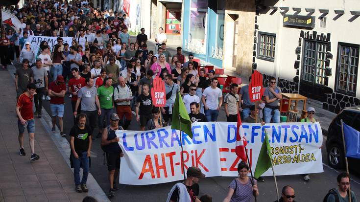 'Non dago udalaren gardentasuna?' lelopean, elkarretaratzea deitu du Sañu Bizirikek Azpeitian