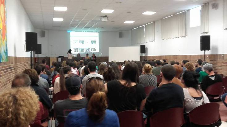 Herritar ugari bildu du transexualitateari buruzko mahai inguruak