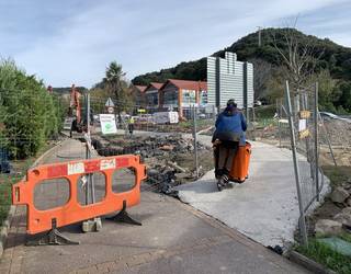 Martxan jarraitzen dute Zubaundian argindar kableak sartzeko lanek