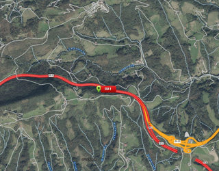 Bere onera itzuli da AP-8 errepidea, Orio inguruan matxuratutako kamioi batek hainbat orduz zirkulazioa moteldu ondoren