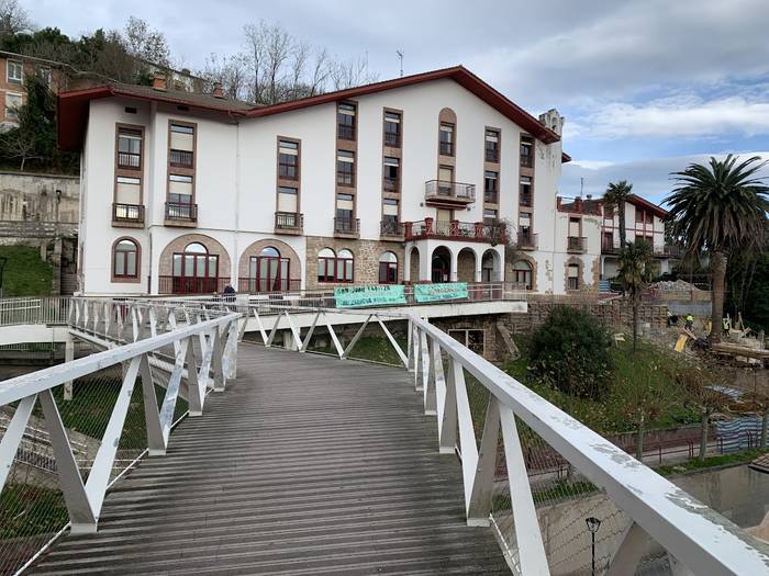 Greba mugagabearekin jarraituko dute San Juan egoitzan