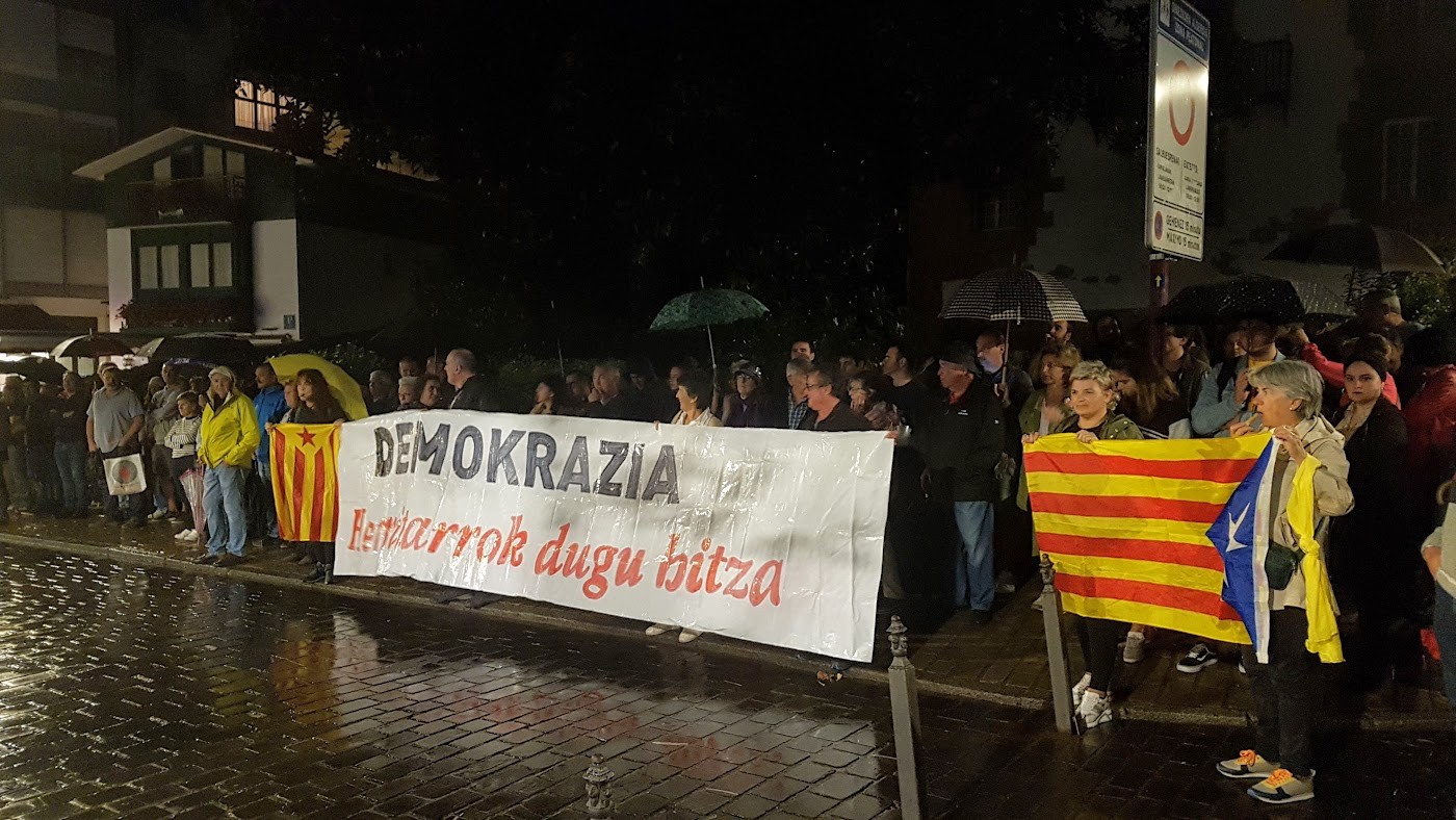 Labarrak argiztatuko dituzte bihar Kataluniako epaia salatzeko