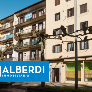 Eraberritutako etxebizitza altua, ikuspegi zoragarriekin