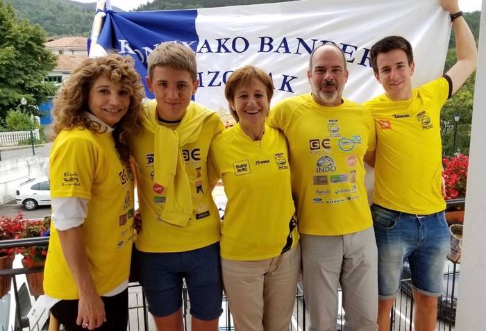 Texasetik Oriora joan-etorrika, abizen batek eta kirol batek harrapatuta