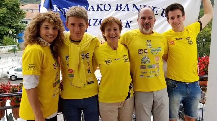 Texasetik Oriora joan-etorrika, abizen batek eta kirol batek harrapatuta