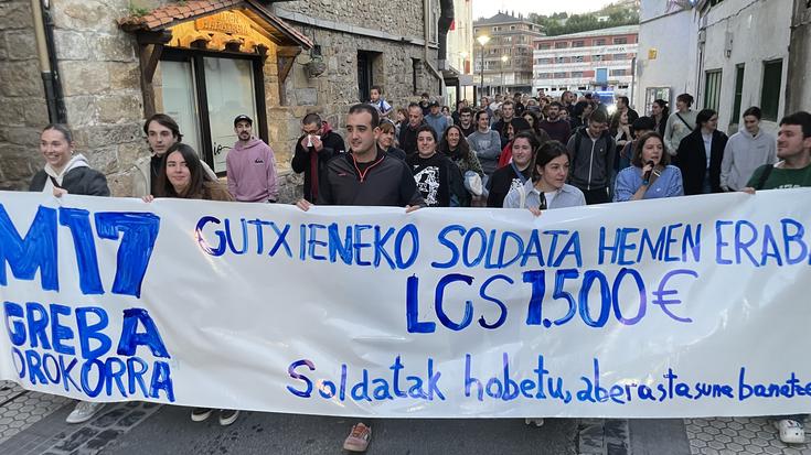 Oriotarrek ere gutxieneko soldataren aldarria eraman dute kalera