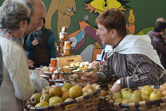 Askotariko 22 postuk osatuko dute igandeko Errezil Sagarraren Azoka