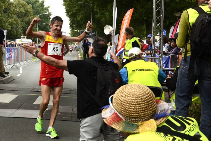 Asier Cuevasek ezin izan du atletismoko 100 kilometroko munduko txapelketa bukatu