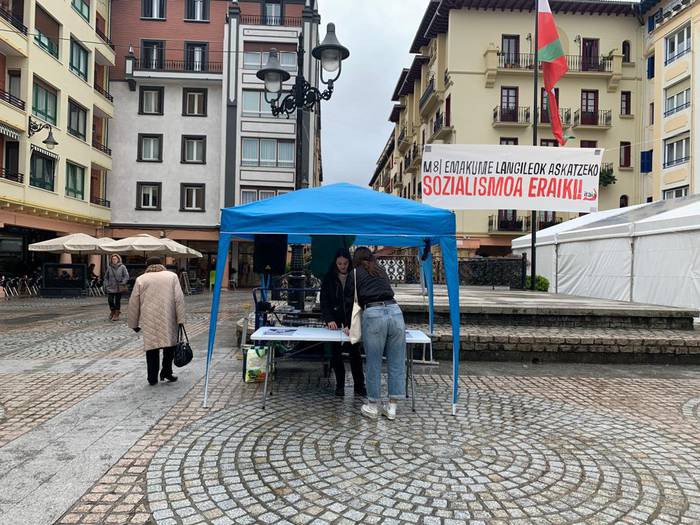 Martxoaren 8rako informazioa banatzen aritu dira Itaiakoak