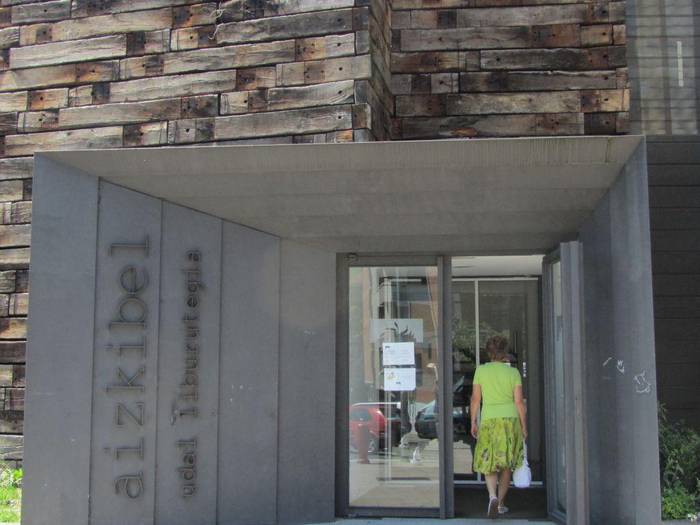 Bost herritarrek ipuinak kontatuko dituzte gaurtik aurrera Azkoitiko liburutegian