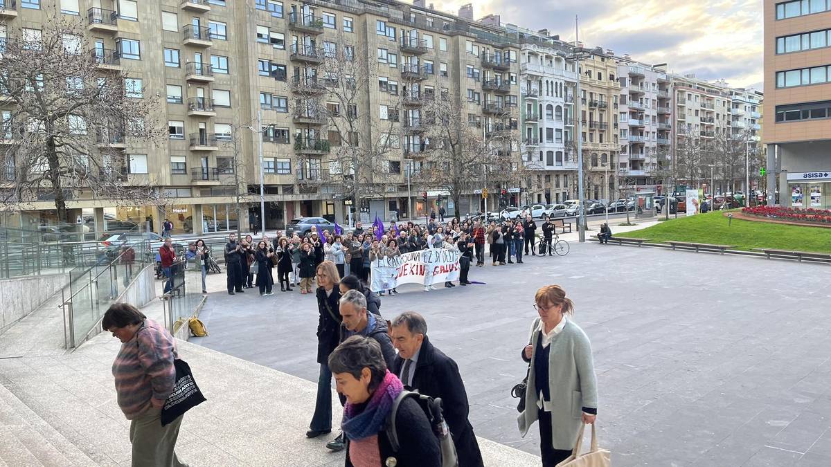 Absolbitu egin dituzte "elkartasun feministagatik" auzipetutako sei zestoarrak