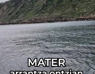 Mater arrantza ontzian 'Bisita arrantzalea' egin dute Gukakideek