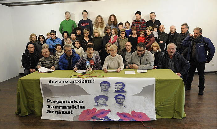 "Ez ditugu politikariak memoriaz hitz egiten entzun nahi, gurekin ahazten diren bitartean"