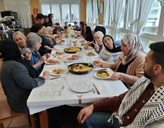 Mahaiaren bueltan bertakotzen