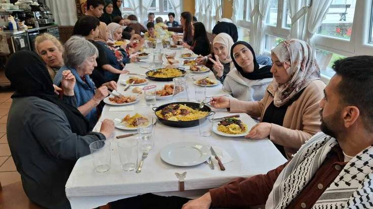 Mahaiaren bueltan bertakotzen