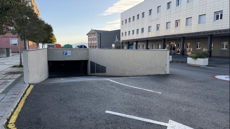 Zabalik dago Cristobal Balentziaga kaleko garajeak eskuratzeko epea