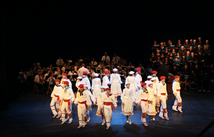 Nafarroa eta opera bat eginda, Sahatsaren, Musika Bandaren eta Julian Barrenetxea abesbatzaren ikuskizunean
