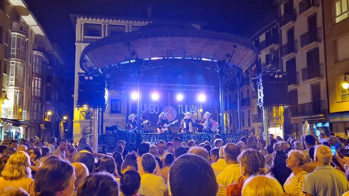Mariatxiek dantzaleku bihurtu dute Musika Plaza