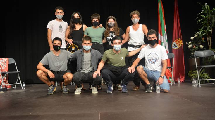 Bertsolari gazteak prest daude Lizardi Sariketari heltzeko