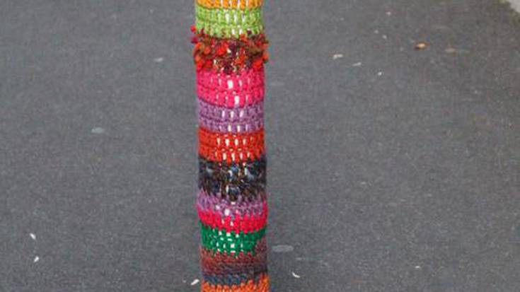 Bustinzuriko Errebala josi nahi dute 'knitting' teknika erabilita